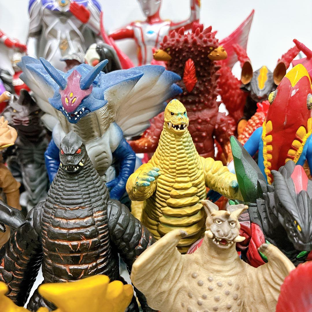 Anybuy公式アカウント1号機様 ウルトラマン ソフビ 89体 怪獣あり