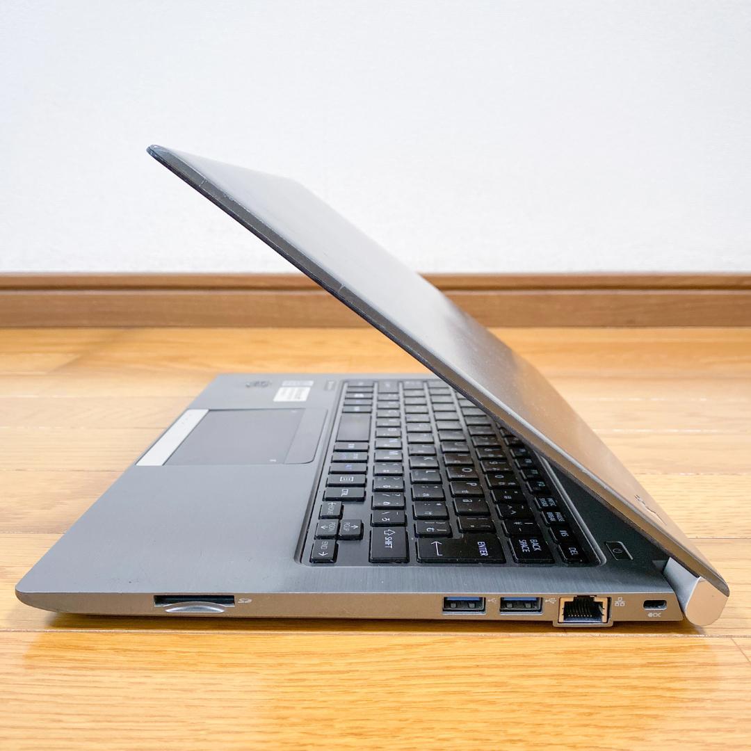 Hana Chan✨東芝 最新Win11 i5 SSD バッテリー カメラ