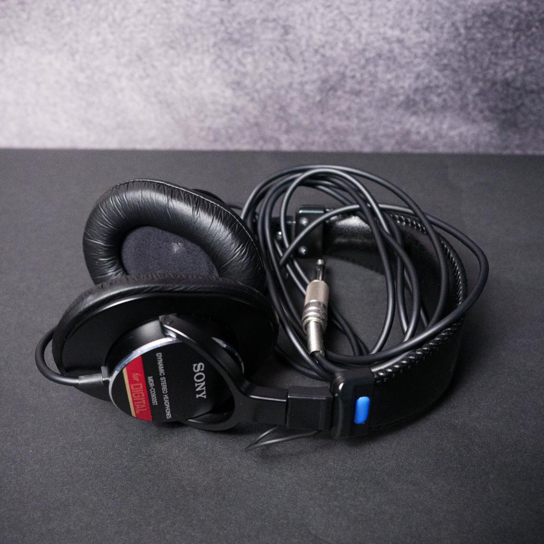 【美品】SONY スタジオモニターヘッドホン 黒 MDR-CD900ST