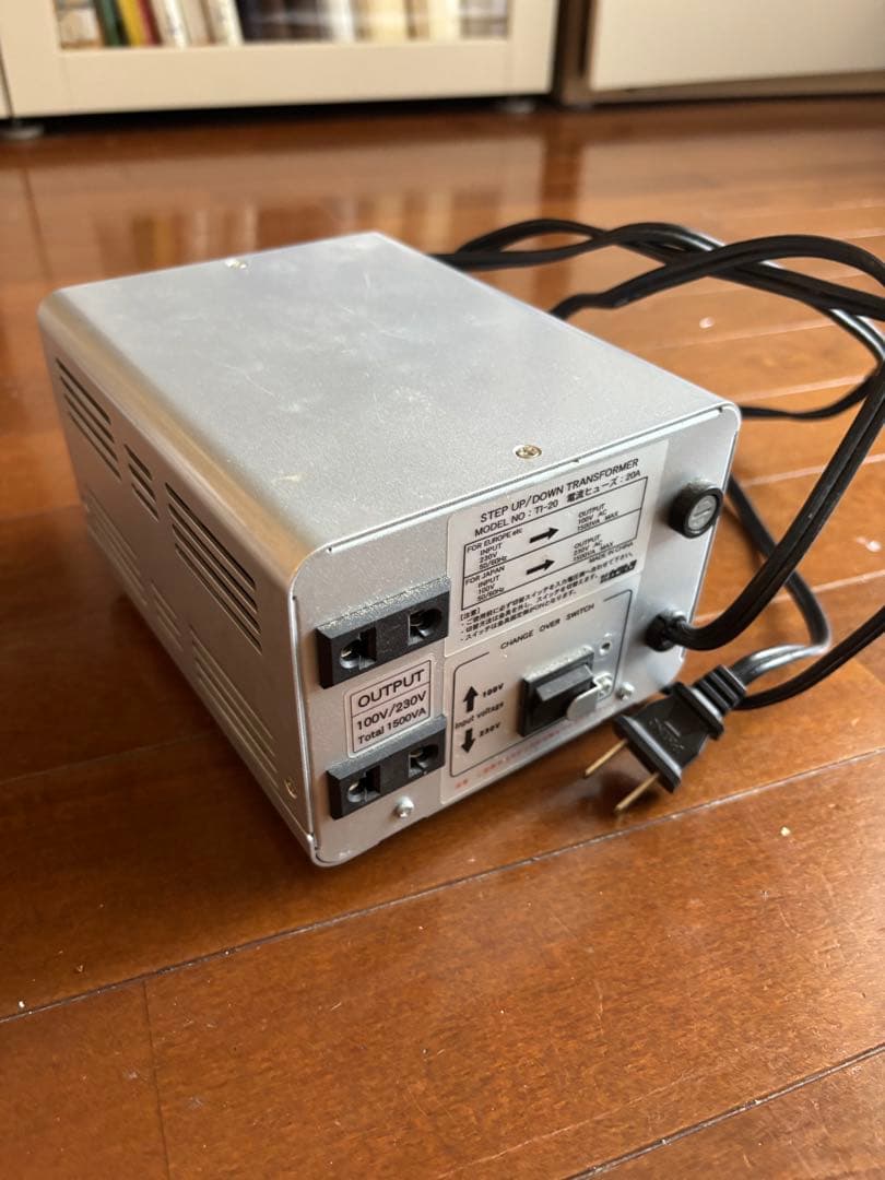 カシムラ変圧器TI-20 100V/230V 1500VA