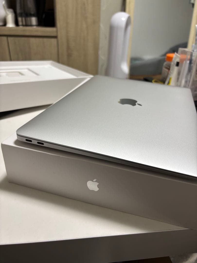 Apple MacBook Air M1 SSD:256GB メモリ:8GB