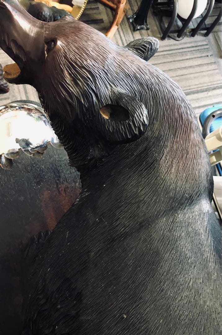 大特価！値下げ！木製 クマの彫刻 大きい。