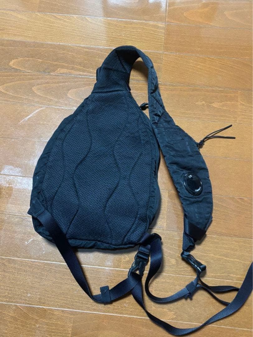 C.P. Companyワンショルダーバッグ スリングバッグ テック系 ブラック