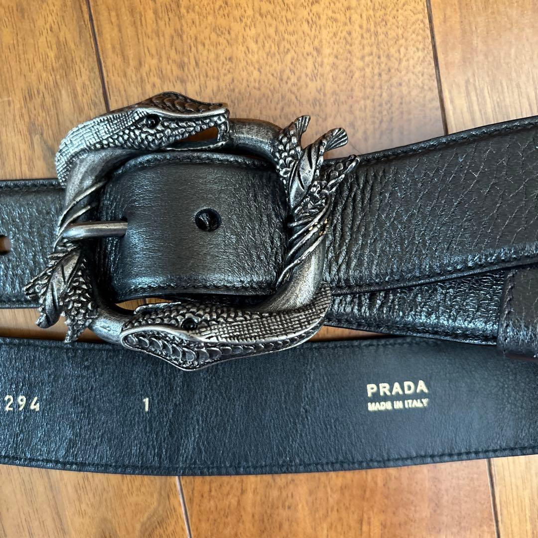 PRADA ブラックレザー メンズ蛇バックルベルト