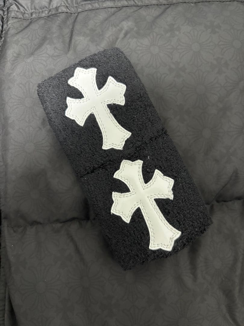 新品クロムハーツ リストバンド セメタリークロス レザー 黒白 ブラック