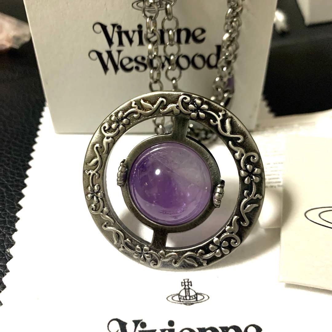 Vivienne Westwood 花刻印　スモールオーブネックレス