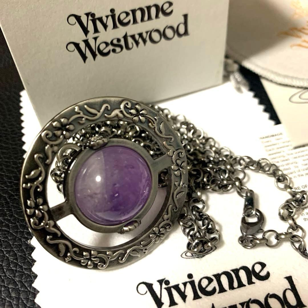 Vivienne Westwood 花刻印　スモールオーブネックレス