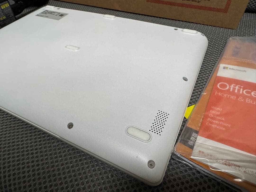 【軽量モバイルPC】LAVIE NM150/KAW 12.5型 SSD128GB