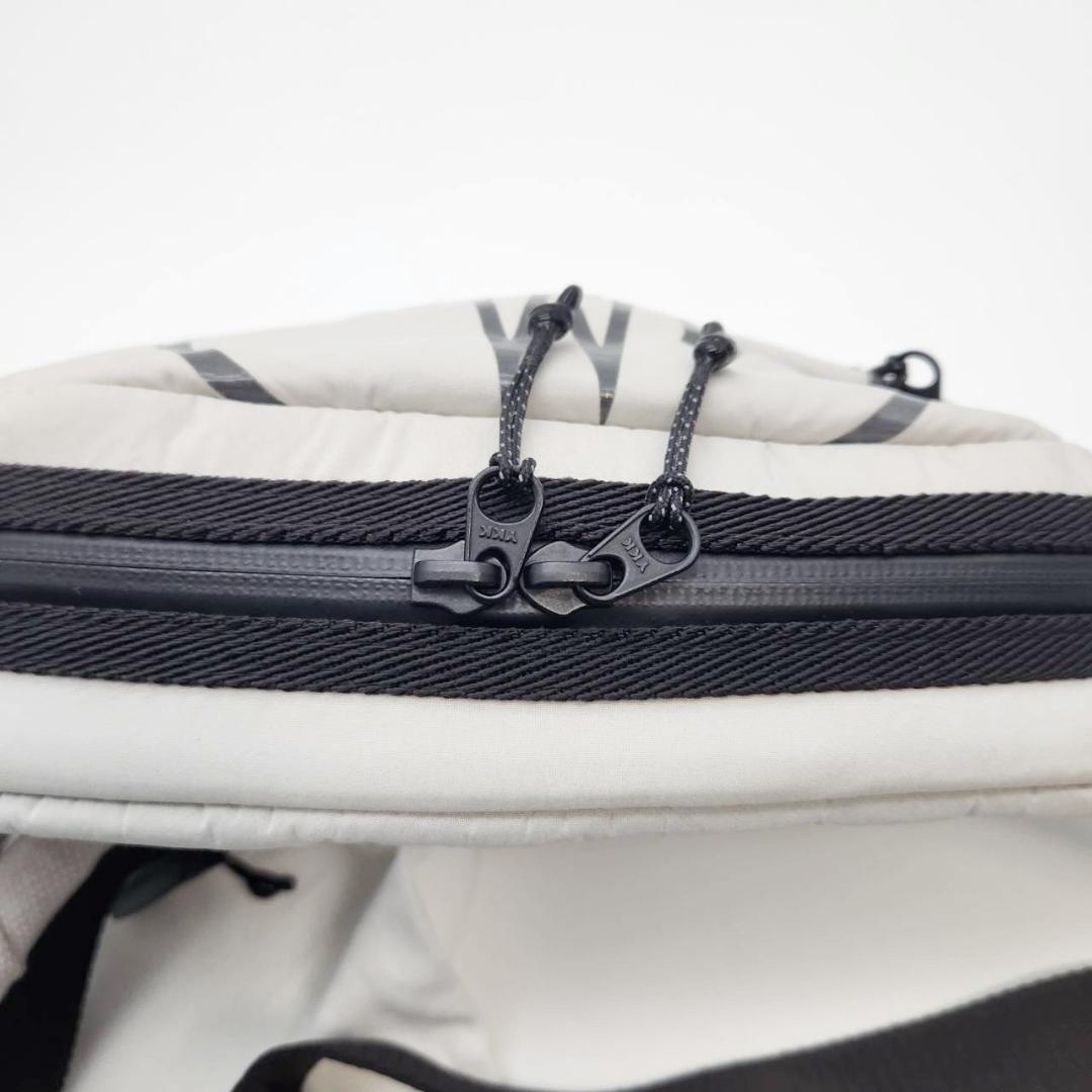 モンクレール ボディバッグ ロゴ ウェストポーチ メンズ タグ付き 美品