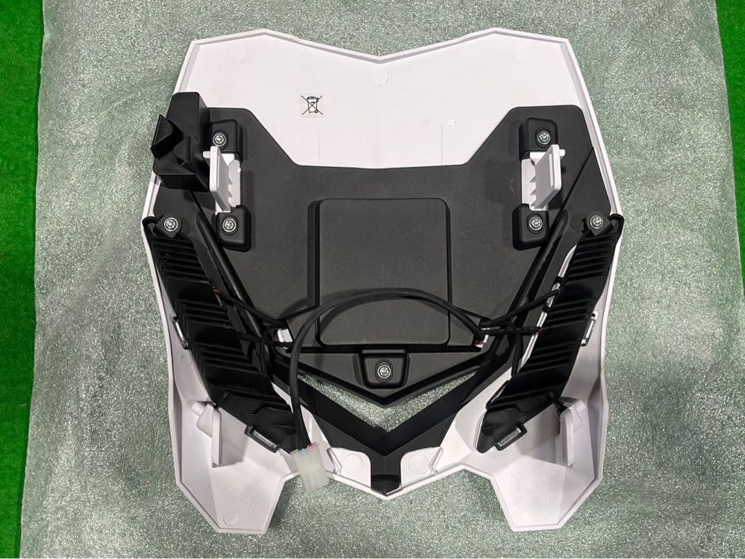 ポリスポーツ　汎用　E-BLAZE LED ヘッドライト　汎用