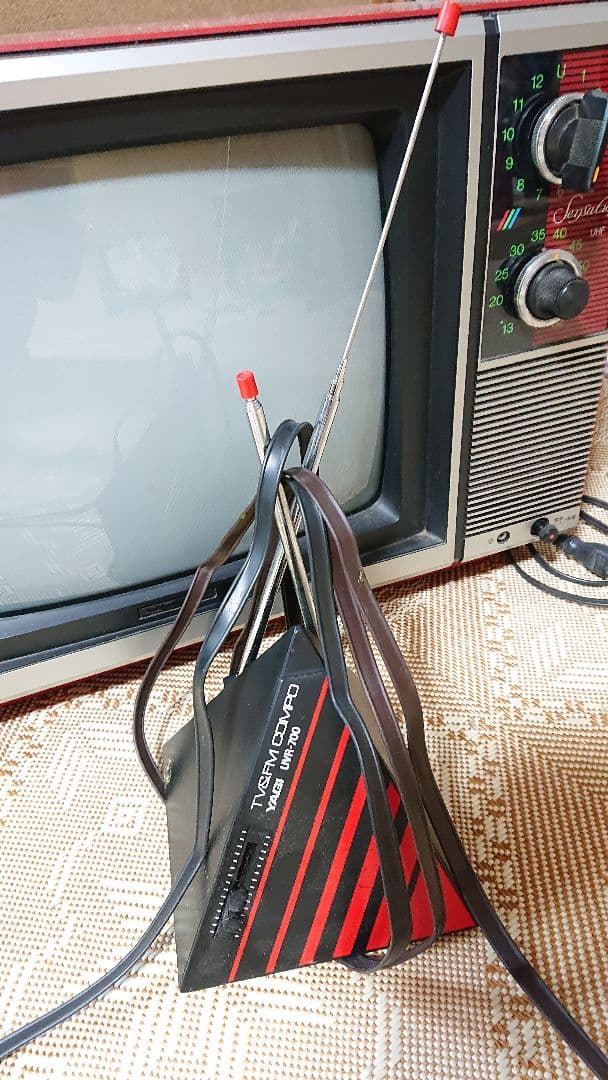 カラーテレビジョン受信機