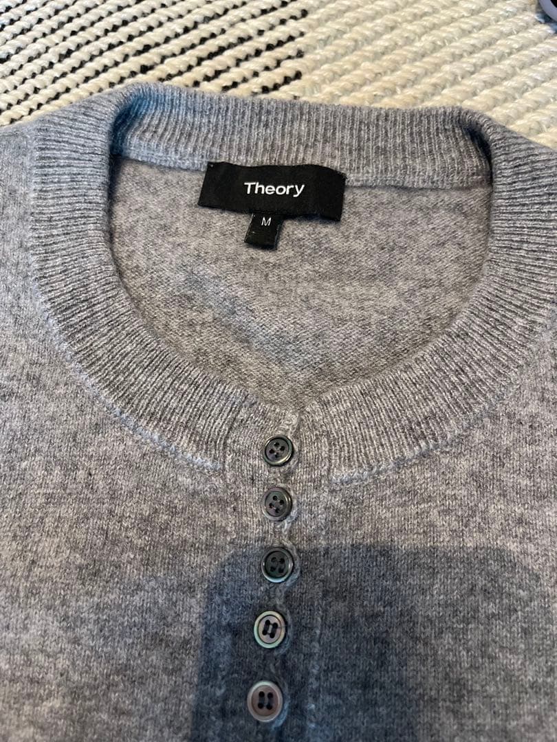 Theory グレー ボタン付き ニット M