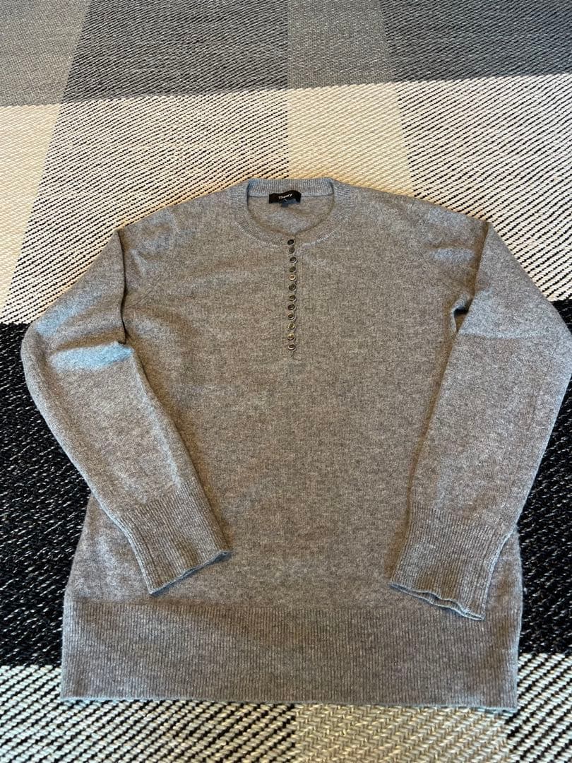 Theory グレー ボタン付き ニット M