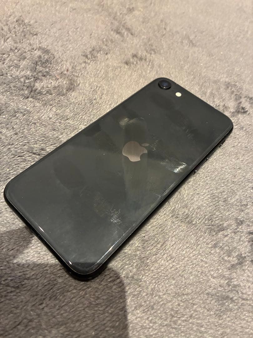 iPhoneSE2 第2世代 ブラック 本体　価格は　交渉受け付けます