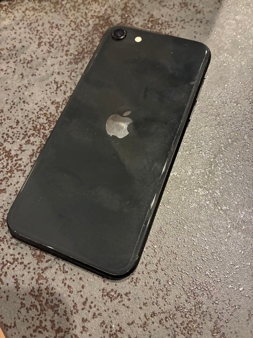 iPhoneSE2 第2世代 ブラック 本体　価格は　交渉受け付けます