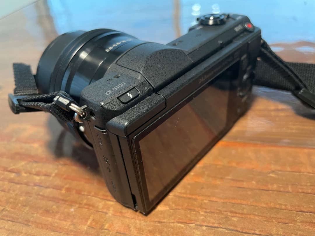 SONY α5100 ミラーレスカメラ 16-50mmレンズ付き