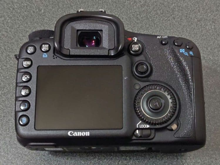 デジタルカメラ Canon EOS 7D+BG-E7