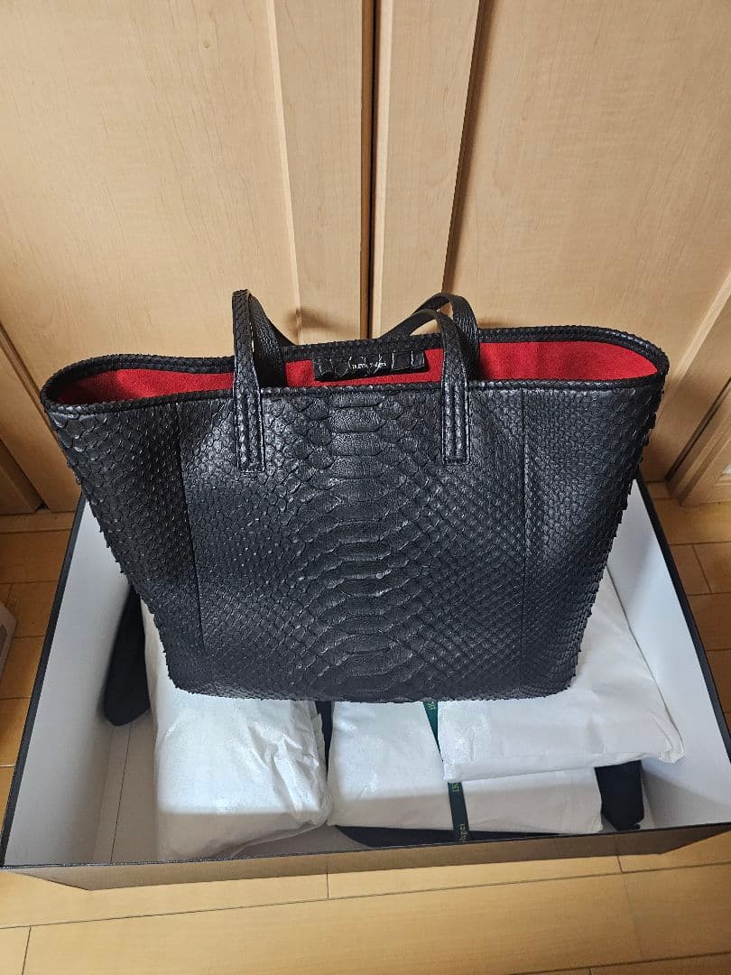 [池田工芸」幻の超巨大ダイヤモンドバイソンで仕立てるビッグパイソン トートバック