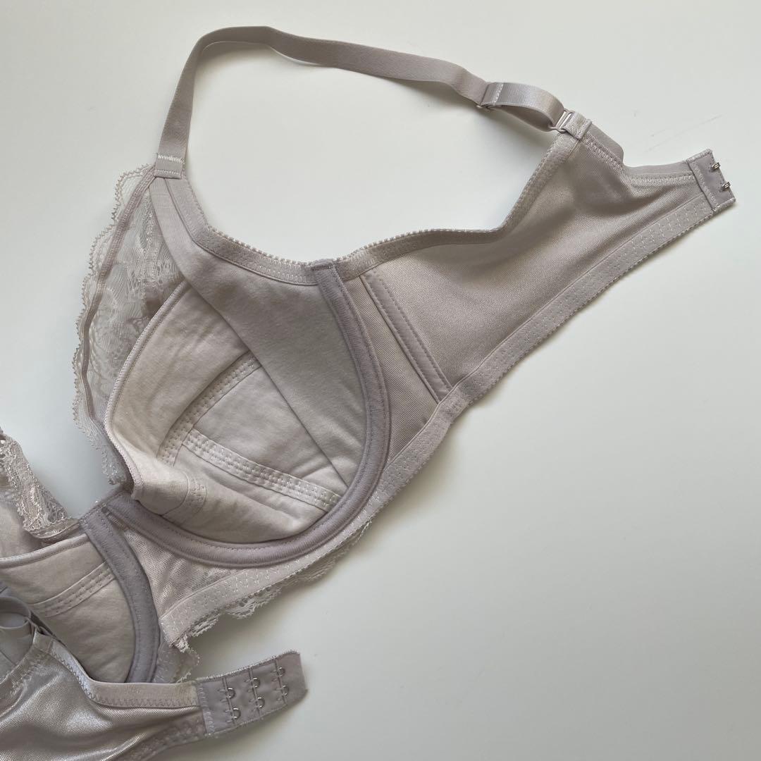 専用　新品　トリンプ　D75 3枚　フルカップブラ　花柄レースブラ