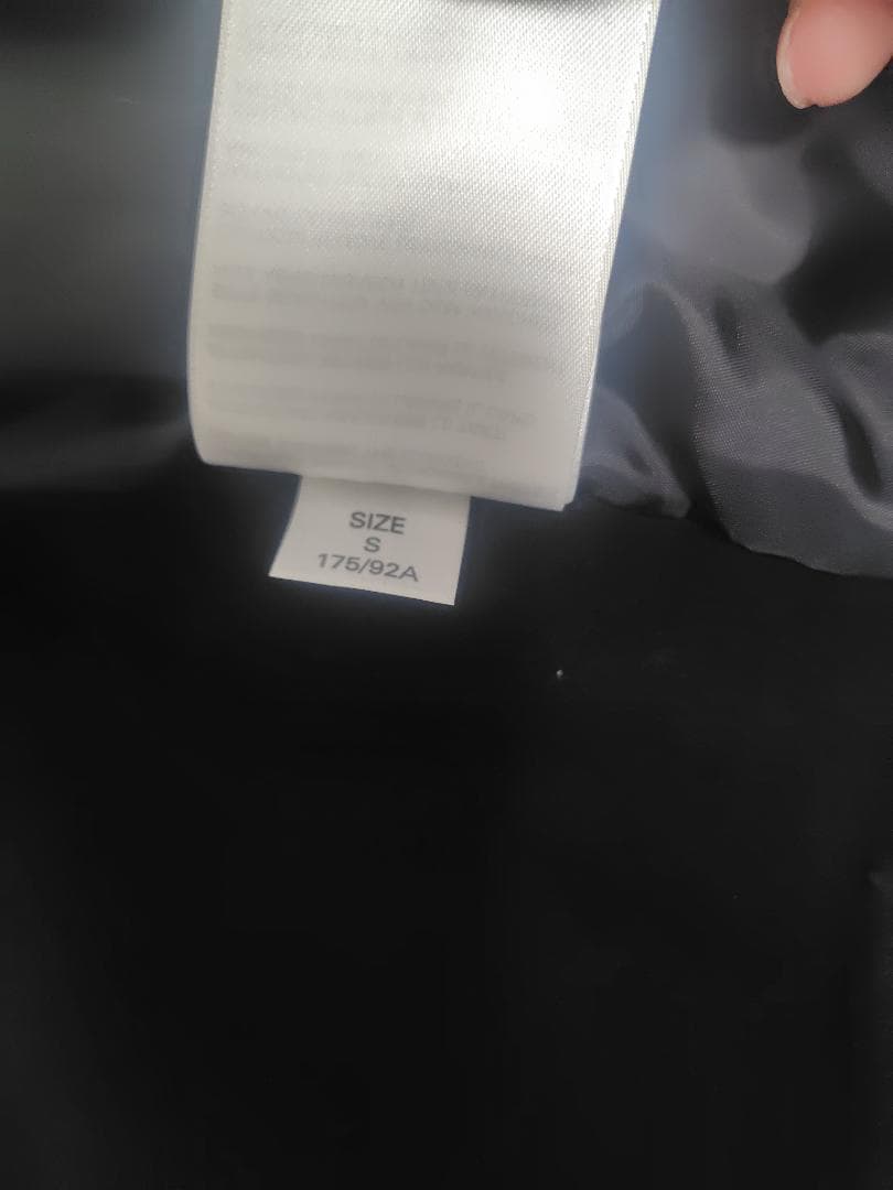 フード付きパデッドジャケット 黒