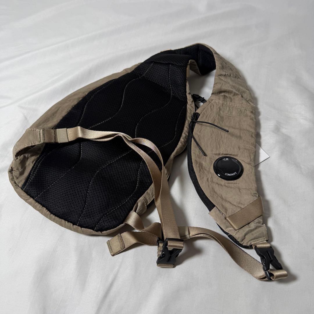 【定価4.2万/あおば着用】C.P.Company ボディ バッグ カーキ