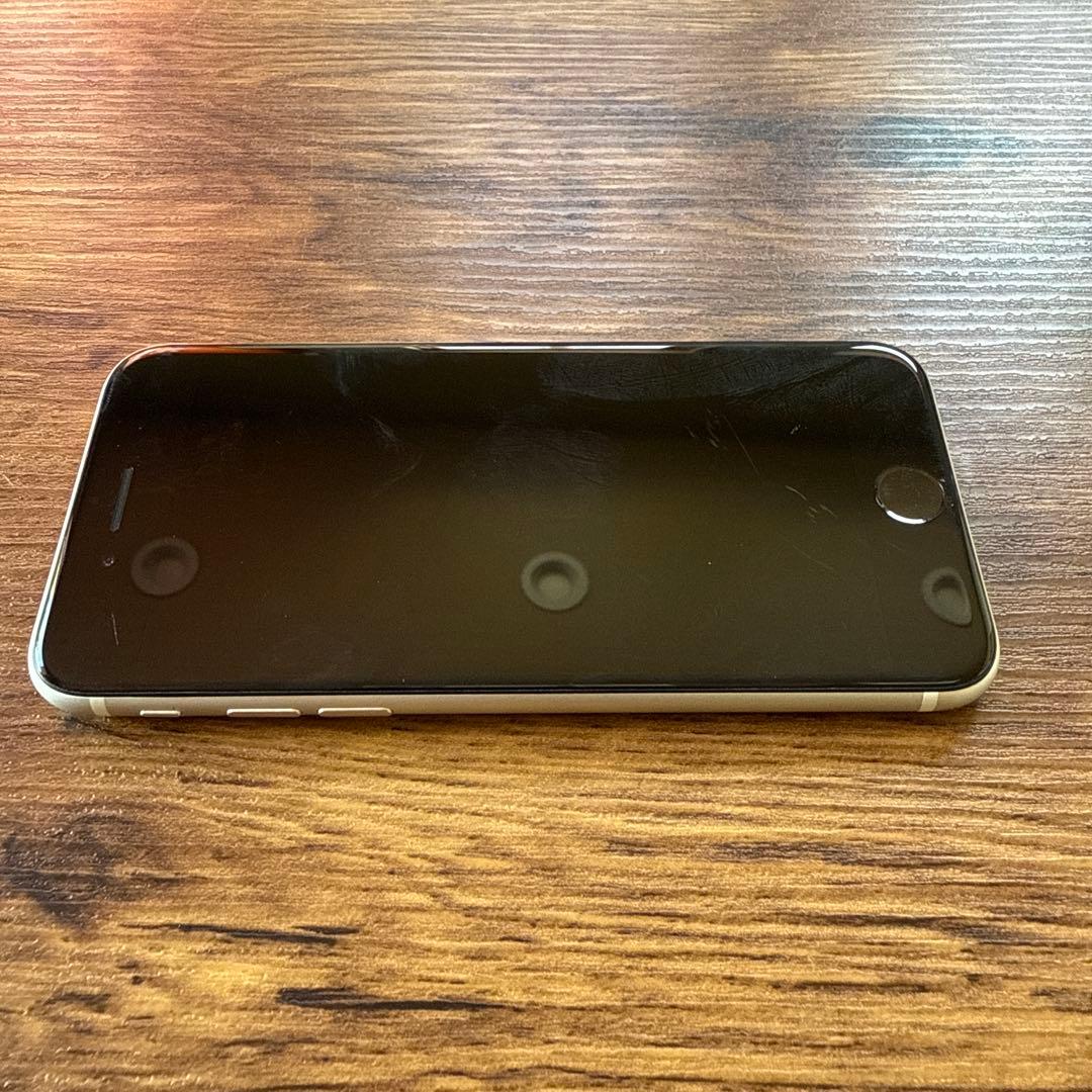 iPhone SE SIMフリー　64GB