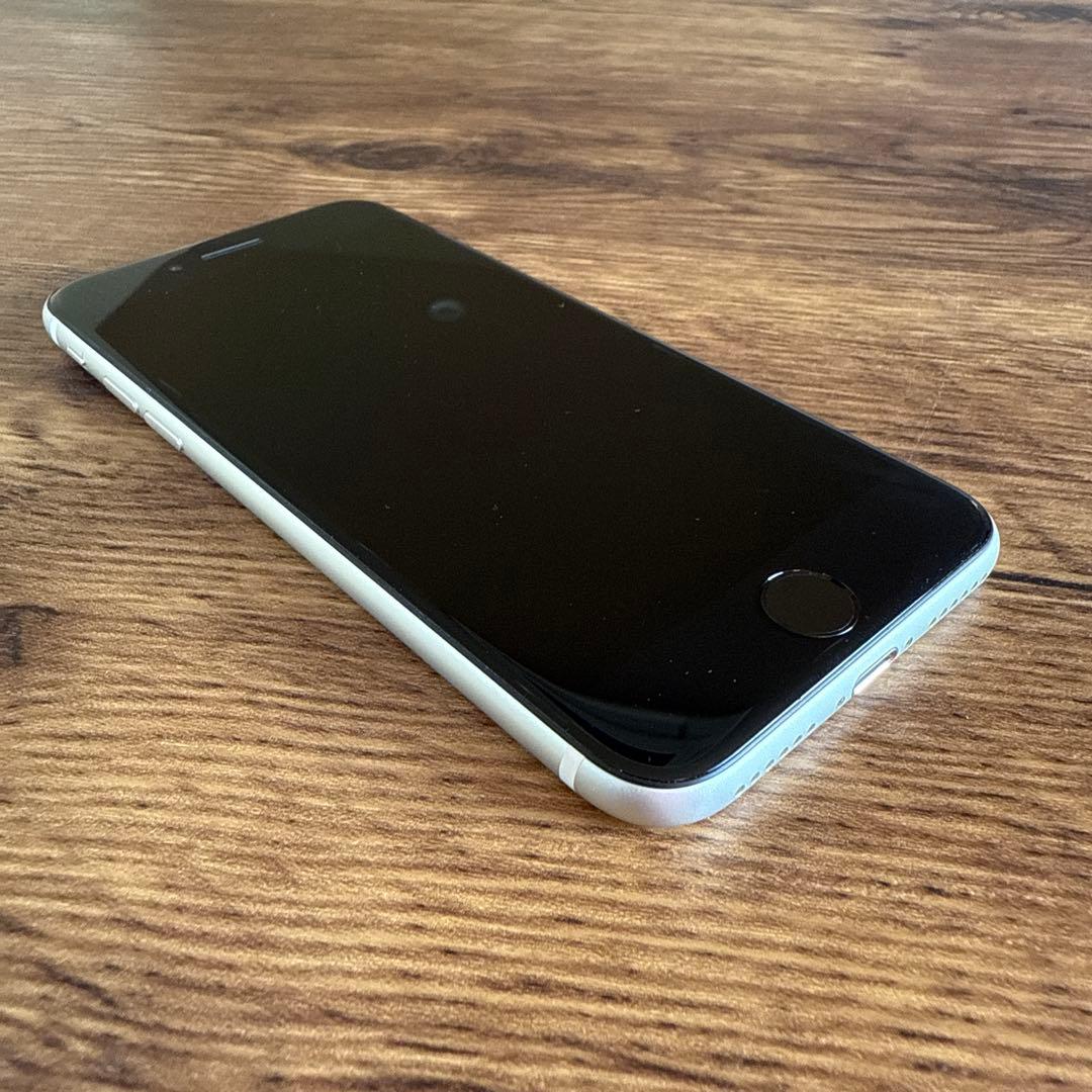 iPhone SE SIMフリー　64GB