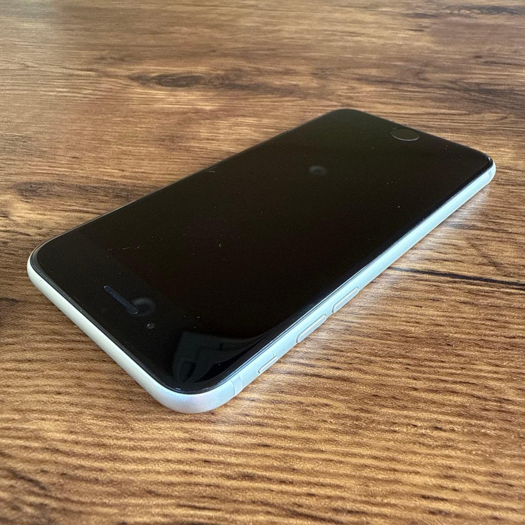 iPhone SE SIMフリー　64GB