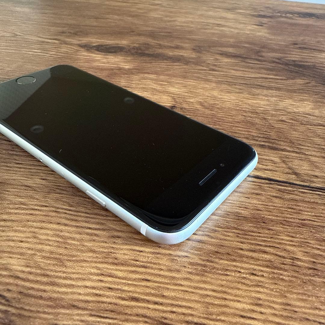 iPhone SE SIMフリー　64GB