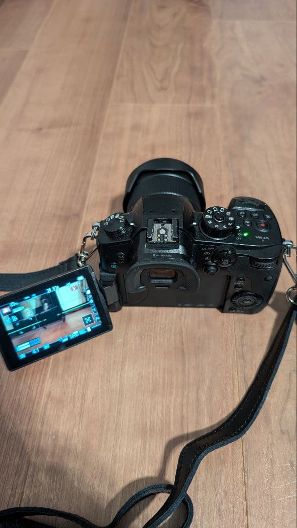 LUMIX GH5 ミラーレスカメラ 本体と付属品