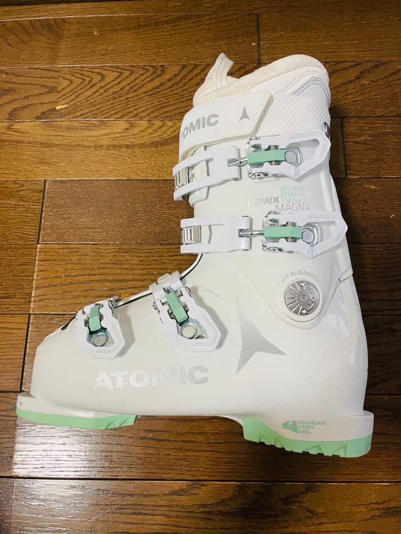 アトミック　女性用ブーツ　白　24−24.5cm