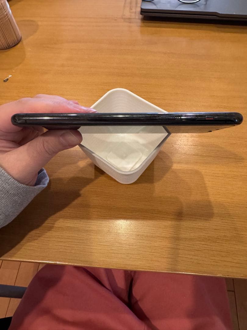 iPhone 11 Pro Max 256GB + 新品ガラススクリーン付き