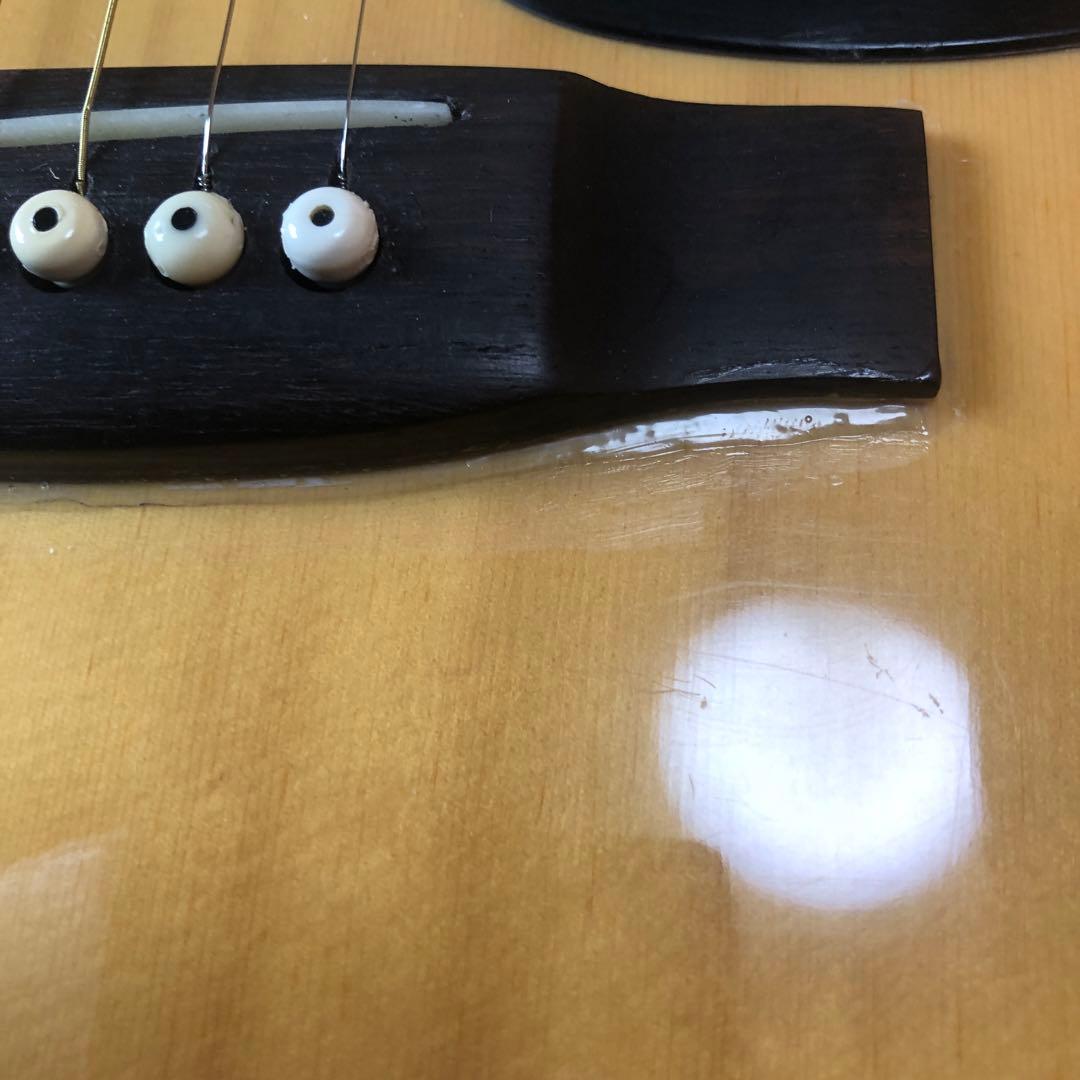 アコースティックギターです