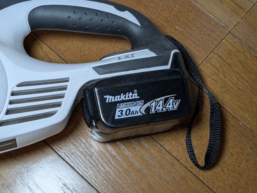 マキタ14.4V充電式クリーナーCL141FD バッテリー、充電器付