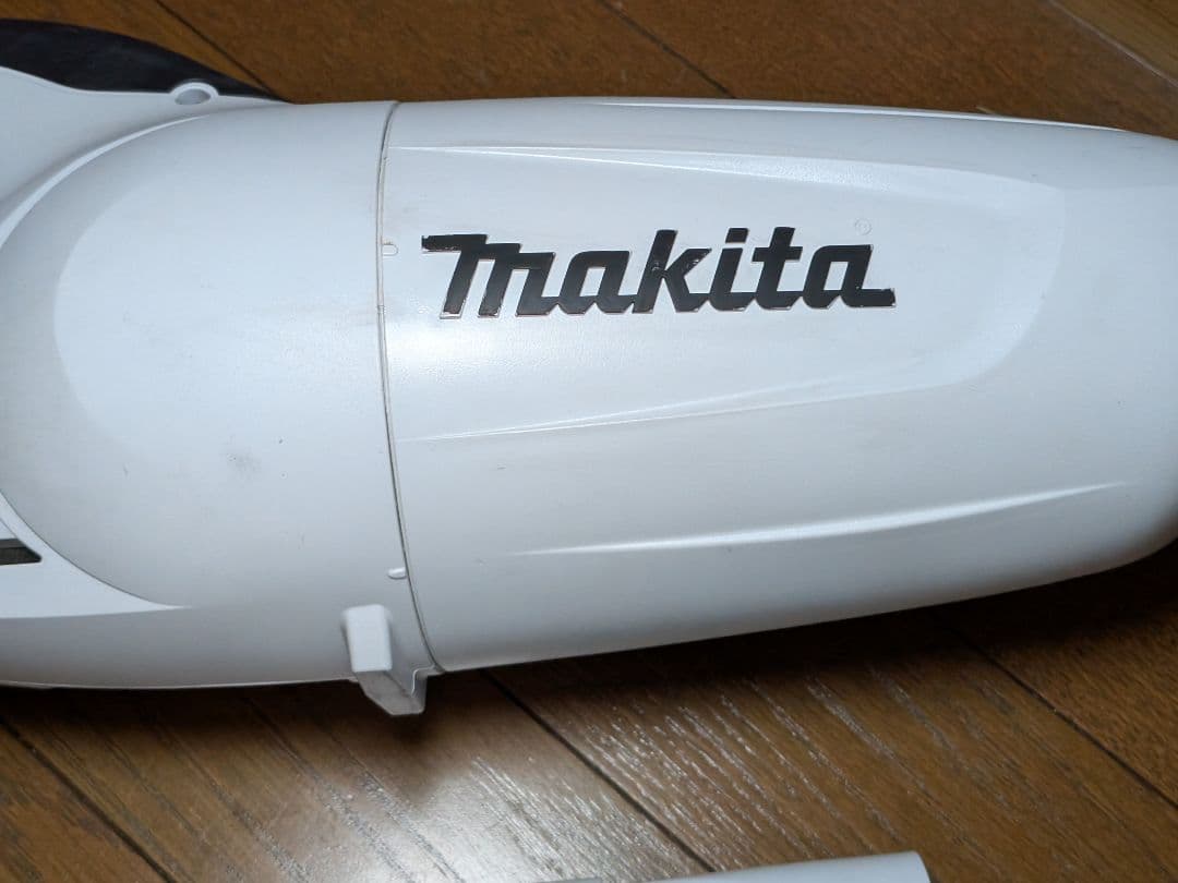 マキタ14.4V充電式クリーナーCL141FD バッテリー、充電器付