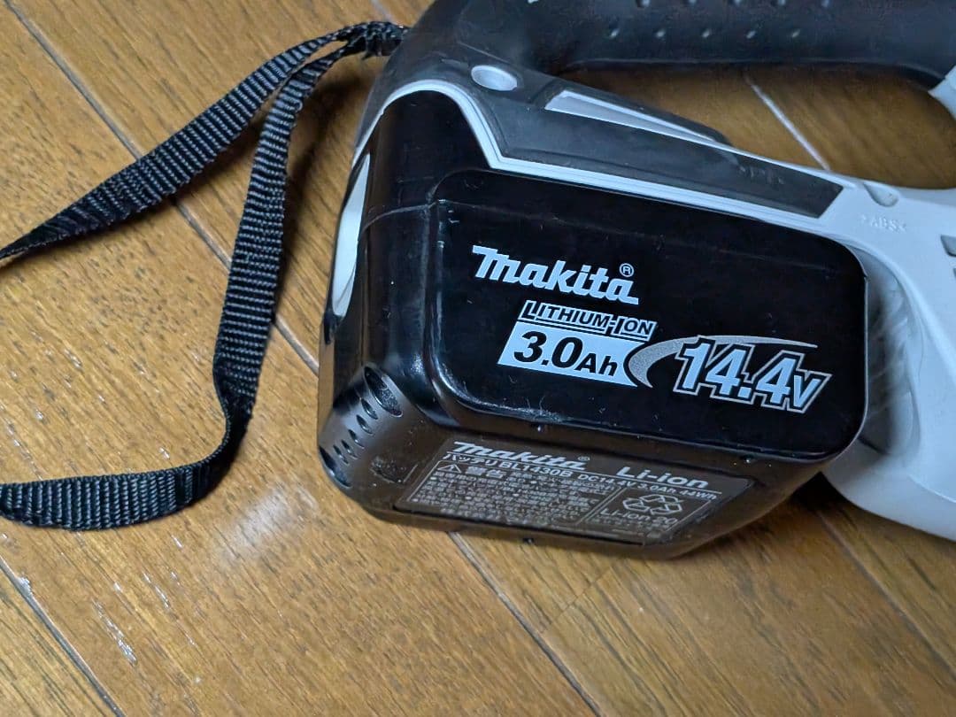 マキタ14.4V充電式クリーナーCL141FD バッテリー、充電器付