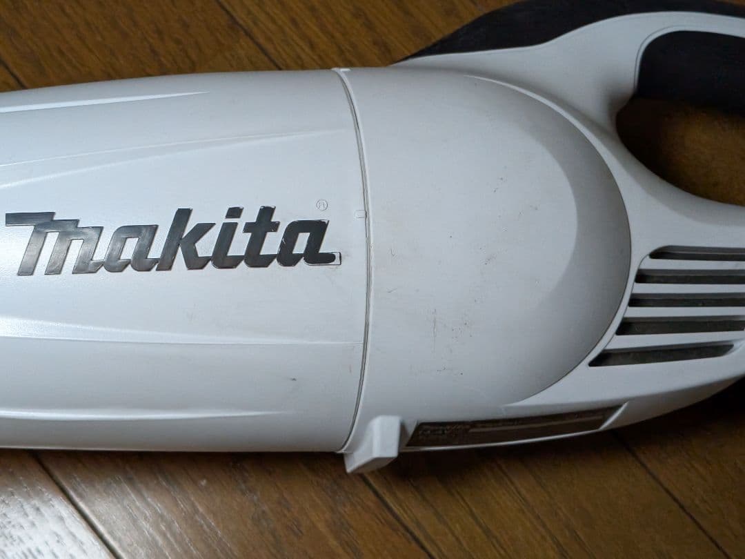 マキタ14.4V充電式クリーナーCL141FD バッテリー、充電器付