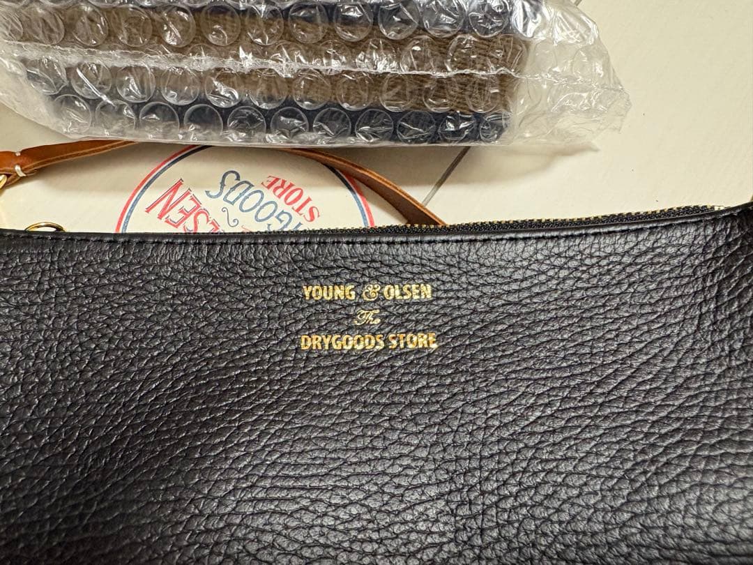 【YOUNG&OLSEN】 別注ストラップ付き2WAYポーチ