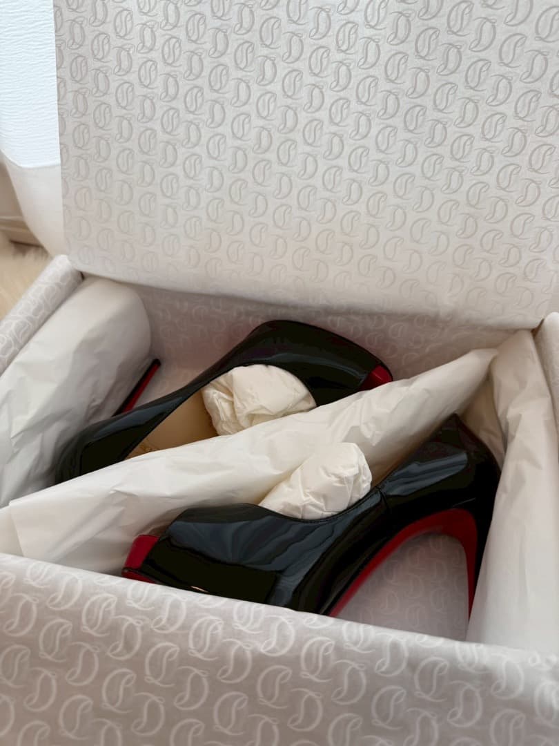 クリスチャン　ルブタン　パテント　パンプス　ブラック　ハイヒール