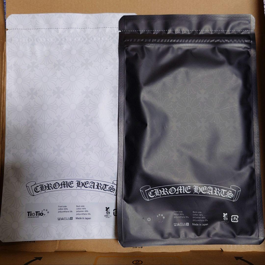 正規品 未使用　クロムハーツ マスク 黒、白 レギュラー2枚セット