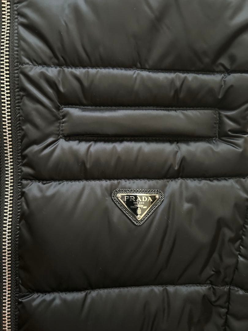 PRADA ブラック ダウンベスト　サイズ38