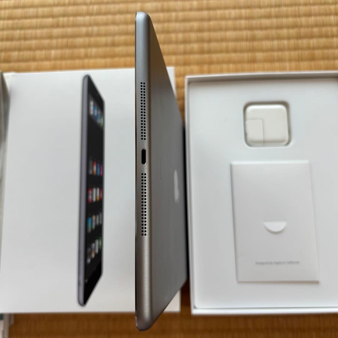 iPad Air 16GB Wi-Fiモデル シルバー 箱 、 アダプター 付