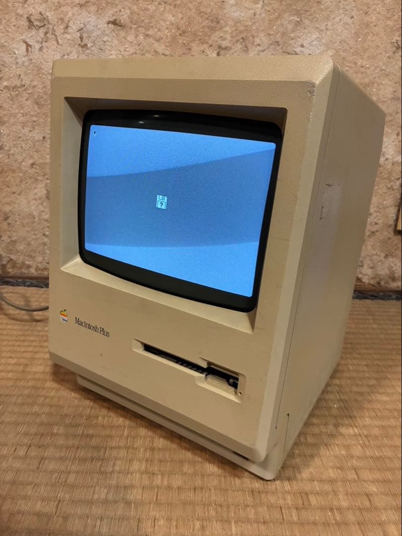 Macintosh Plus 起動可