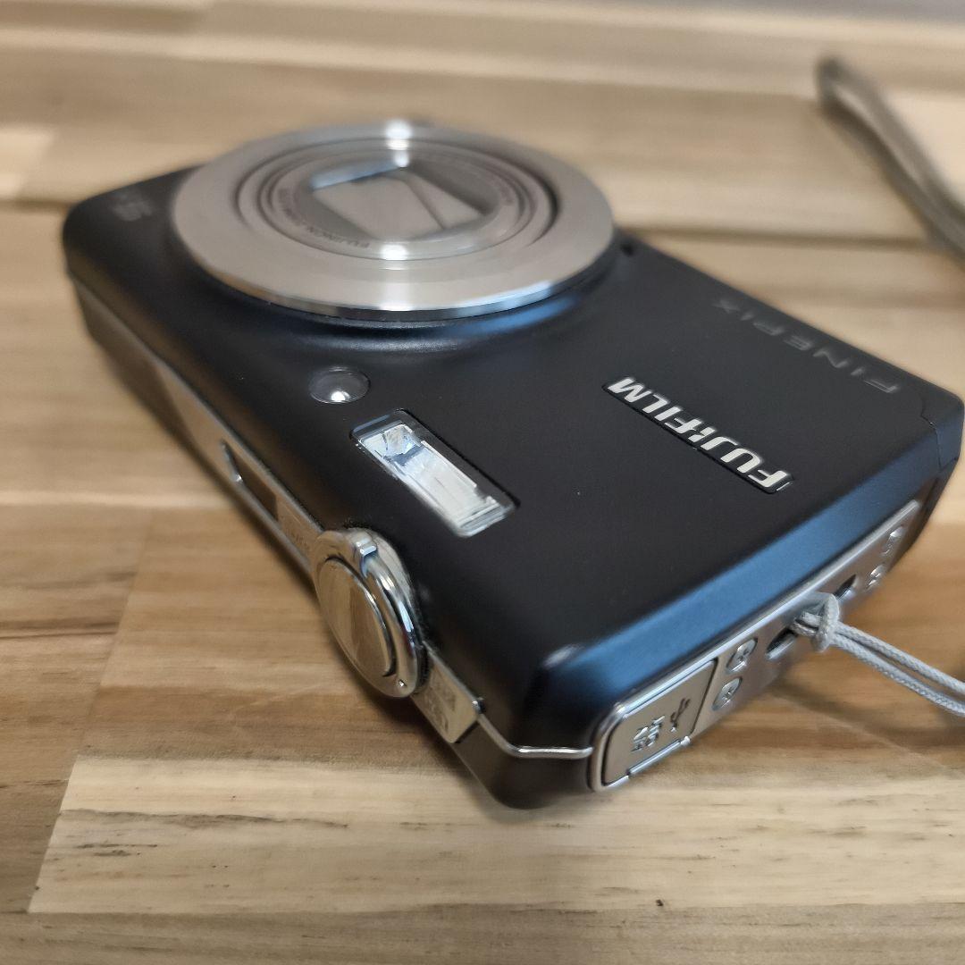 良品　FUJIFILM FINEPIX F100 fd コンパクトデジタルカメラ