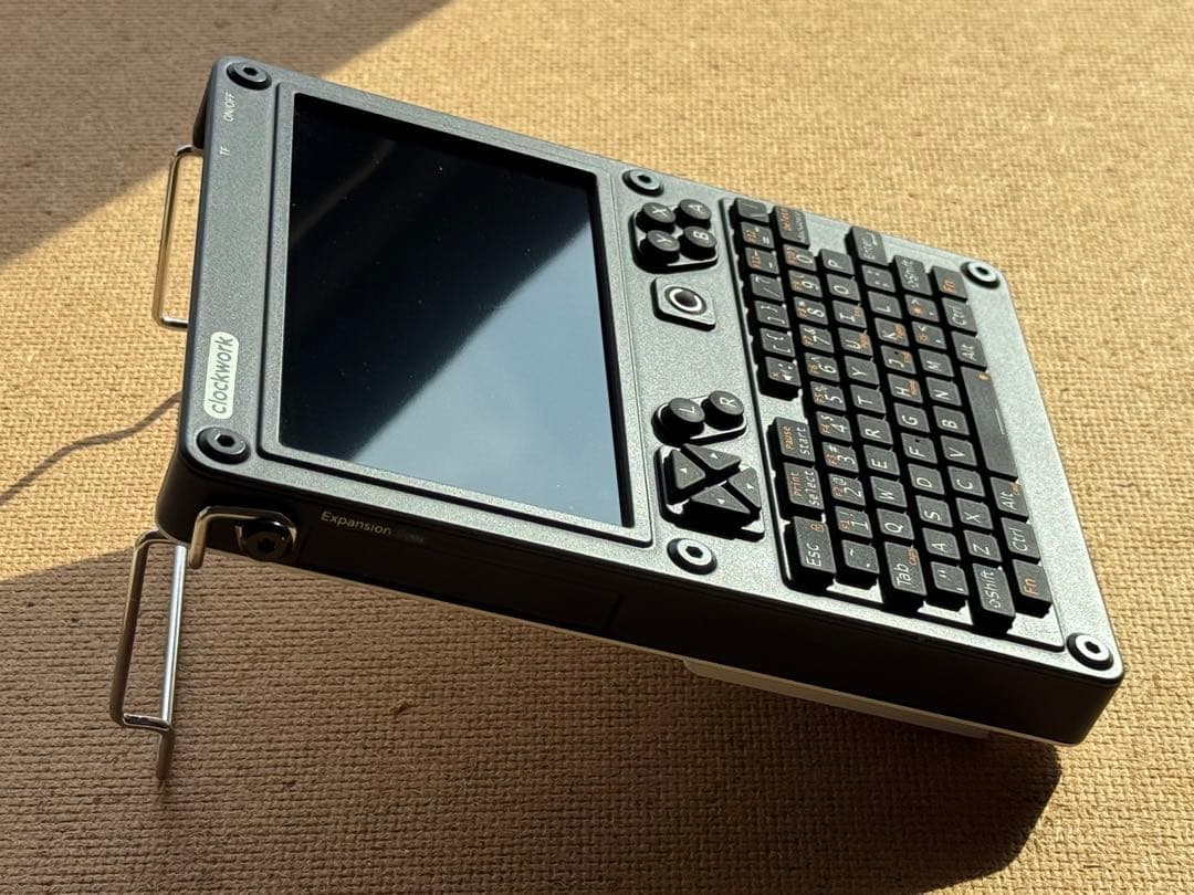 ミニPC ClockworkPi uConsole Linux portable PC