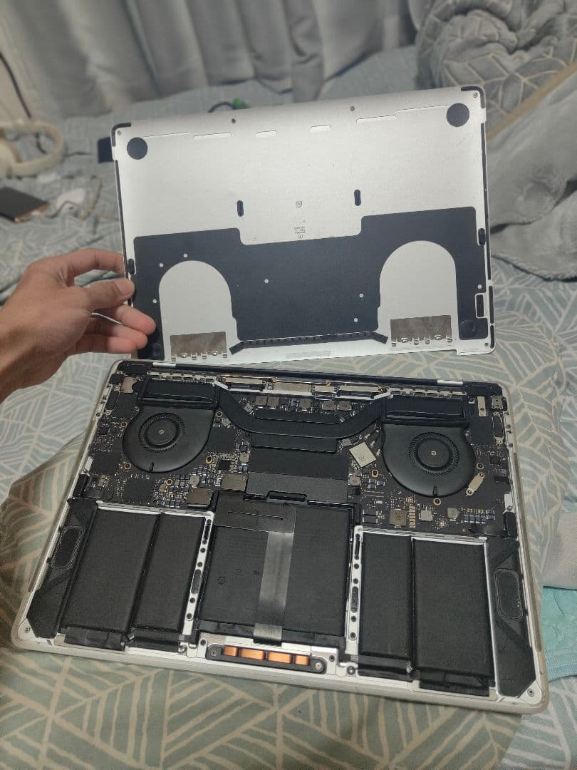 macbook pro 2018, 13 inchi(ジャンク)完全に壊れている