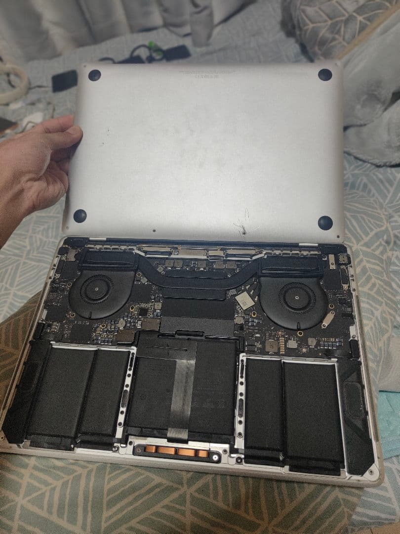macbook pro 2018, 13 inchi(ジャンク)完全に壊れている