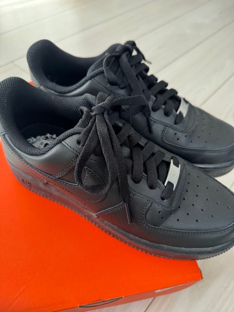 Nike Air Force 1 ブラックスニーカー