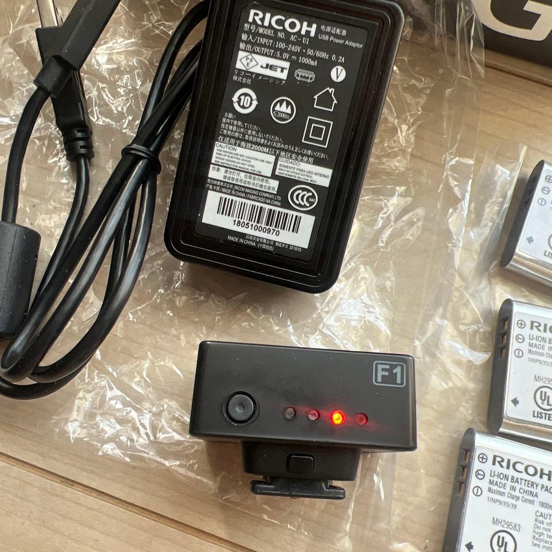 RICOH GR III 動作良好 液晶にじみあり バッテリー3個付き