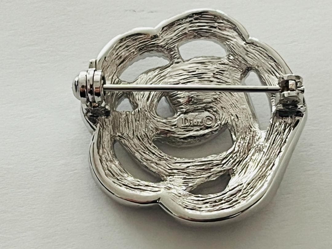 ■Christian Diorクリスチャンディオール フラワーブローチ ケース付